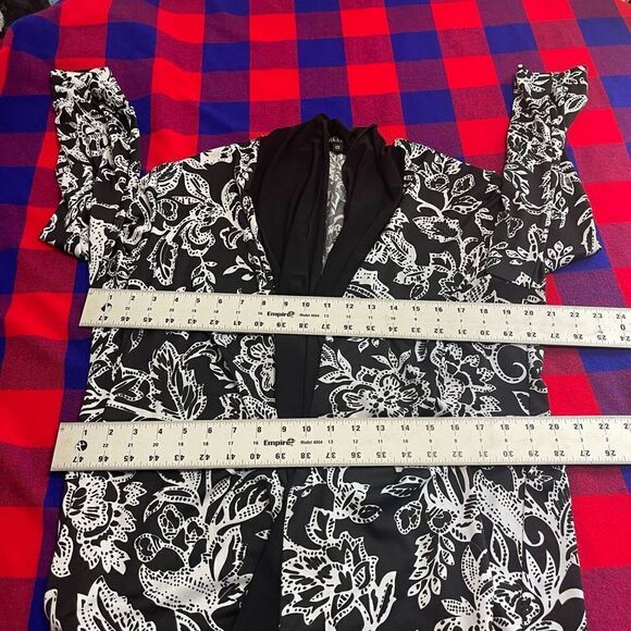 Vikki Vi Black White Floral Plus Size Cardigan Size 1X - Picture 6 of 8